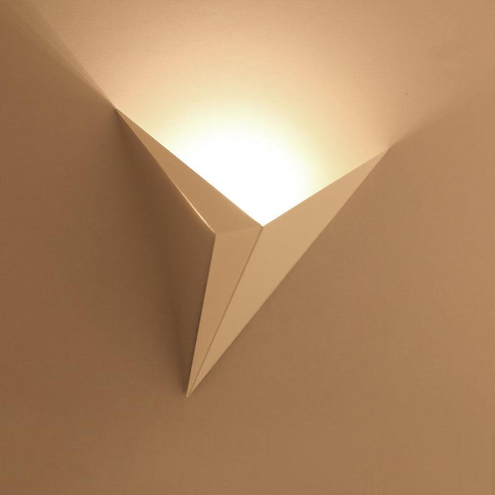 Lampes murales LED à 1 lumière en forme de triangle en métal moderne 
