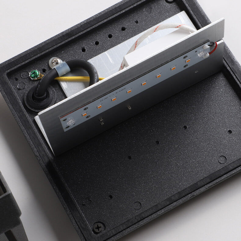 Applique murale étanche à LED trapézoïdale à rayures simples pour extérieur 