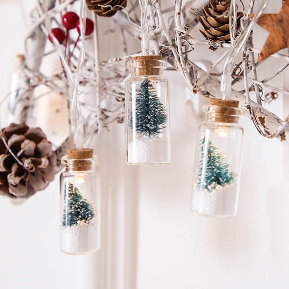 Lumière de chaîne décorative à LED de Noël avec bouteille à souhaits, arbre, neige et boîtier à piles 