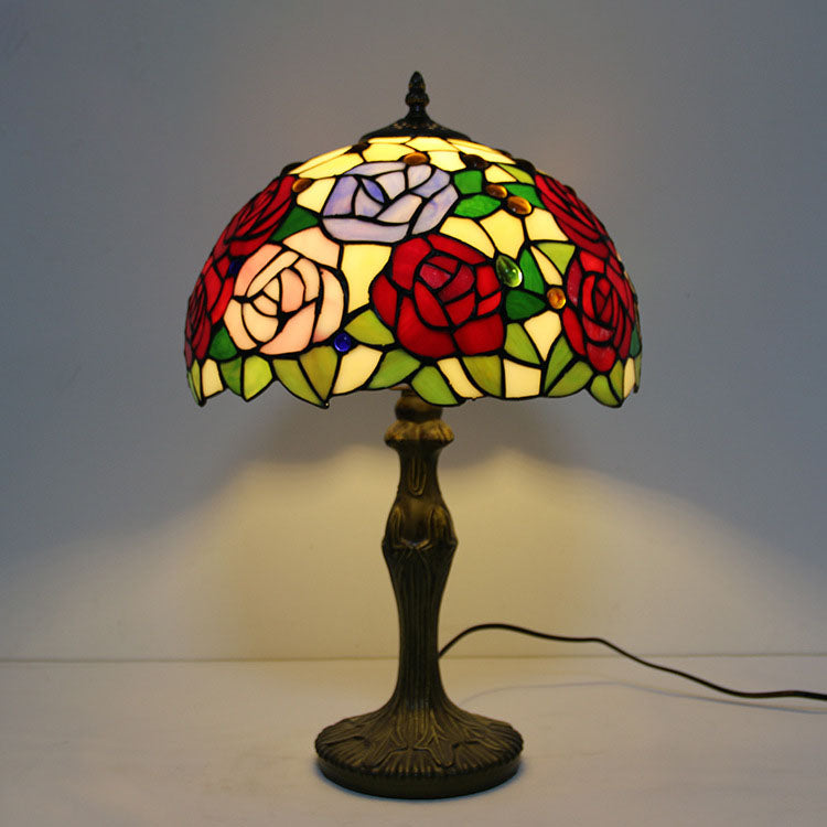 Lampe de table à 1 lumière en forme de dôme de fleur de pierre précieuse Tiffany de style européen 