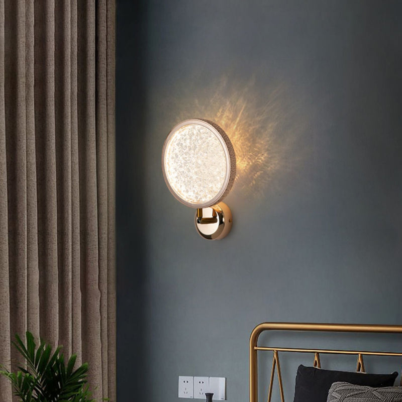 Lámpara de pared LED con pantalla de acrílico y anillo de hierro en oro rosa de lujo moderno para dormitorio 