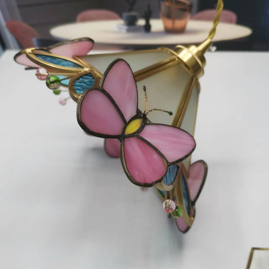 Moderne nordische 1-flammige Pendelleuchte aus Kupfer mit Schmetterlings-Buntglas in Kegelform für das Wohnzimmer 