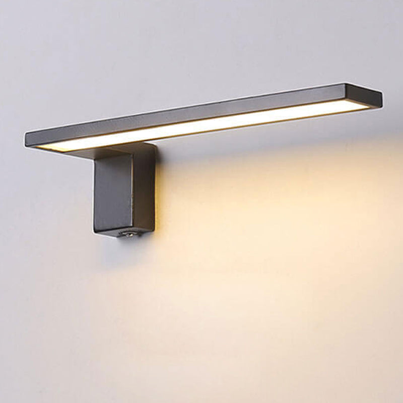 Moderne minimalistische LED-Wandleuchte mit langem Stab und quadratischem Sockel