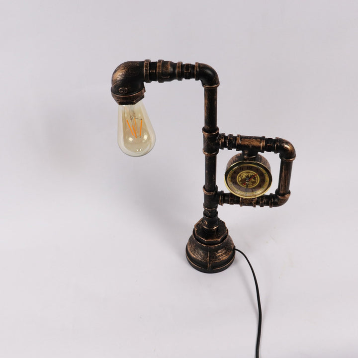 Lampe de table 1 lumière avec horloge industrielle vintage en fer et plomberie 