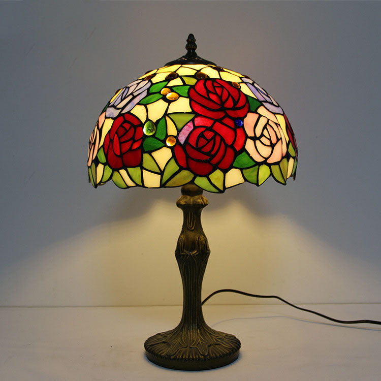 Lampe de table à 1 lumière en forme de dôme de fleur de pierre précieuse Tiffany de style européen 