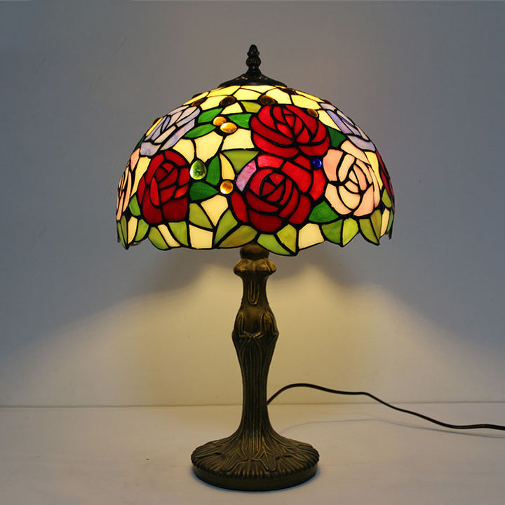 Lampe de table à 1 lumière en forme de dôme de fleur de pierre précieuse Tiffany de style européen 