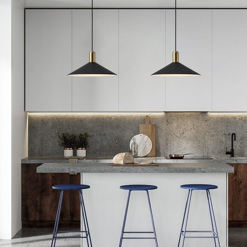 Moderne minimalistische Pendelleuchte aus Eisen mit dreieckigem Kegelschirm, 1-flammig, für das Wohnzimmer 