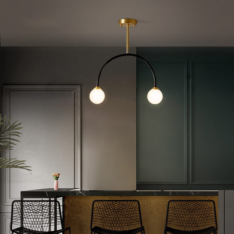 Minimalistische Glaskugel 2-Licht C-förmige Deckenleuchte 