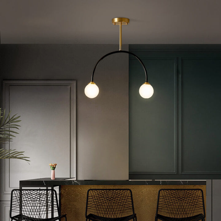 Minimalistische Glaskugel 2-Licht C-förmige Deckenleuchte 