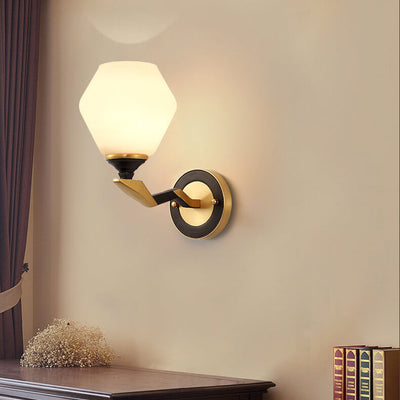 مصباح حائط مسلح بضوء واحد بتصميم هندسي 