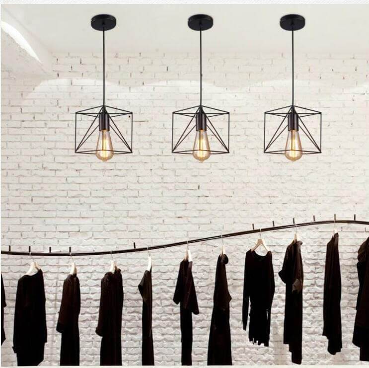 Moderne industrielle 1-flammige Pendelleuchte aus quadratischem Eisen mit offenem Gitterdesign für das Schlafzimmer 