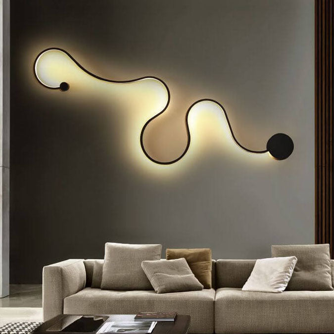 Moderne lange Aluminium-Schlangenform 1-Licht gebogene LED-Wandleuchte 