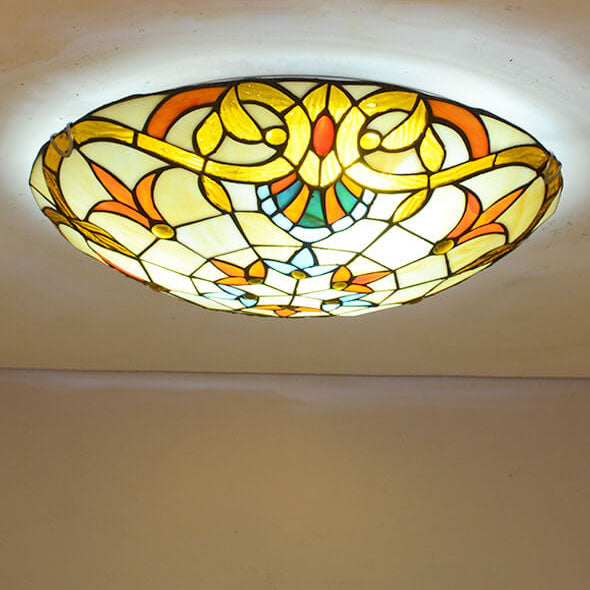 Traditionelle runde Deckenleuchte im europäischen Barockstil aus Buntglas, Eisen und Kupfer mit 2/3/4 Flammen für das Wohnzimmer 