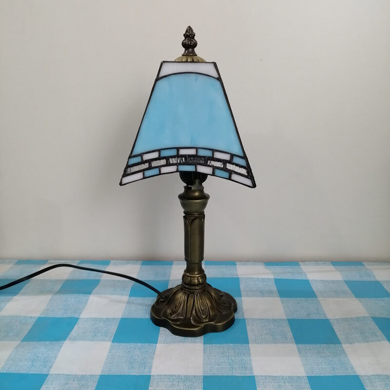 Traditional Tiffany Square Stained Glass Iron 1-Light Table Lamp For Bedroom