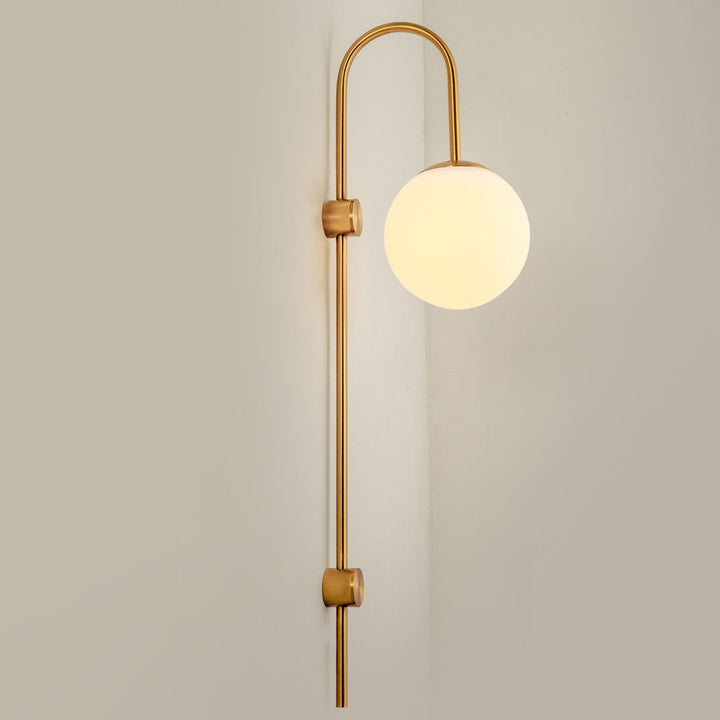 Moderne nordische Wandleuchte aus Eisen und Glas mit runder Kugel, langem Arm und 1 Flamme für Wohnzimmer &amp; Schlafzimmer 
