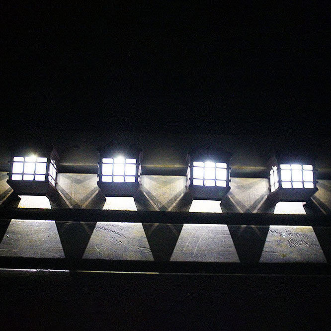 مصباح حائط LED يعمل بالطاقة الشمسية مقاوم للماء للنافذة في الفناء الخارجي 