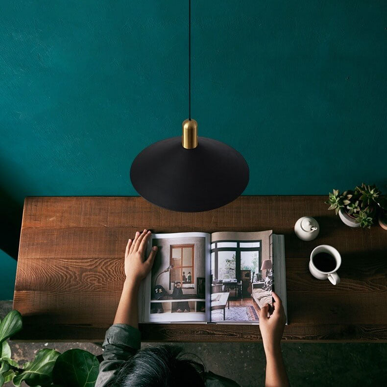 Moderne minimalistische Pendelleuchte aus Eisen mit dreieckigem Kegelschirm, 1-flammig, für das Wohnzimmer 
