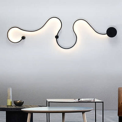 Moderne lange Aluminium-Schlangenform 1-Licht gebogene LED-Wandleuchte 