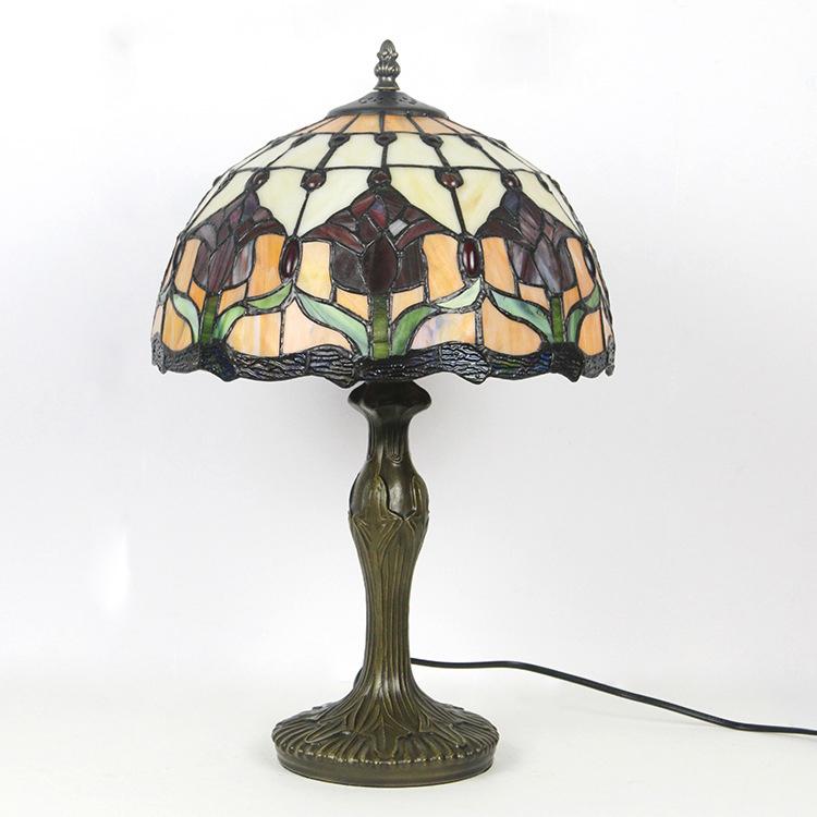Lámpara de mesa de vidrio teñido Tiffany decorativa europea de 1 luz 