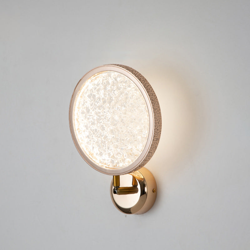 Lámpara de pared LED con pantalla de acrílico y anillo de hierro en oro rosa de lujo moderno para dormitorio 