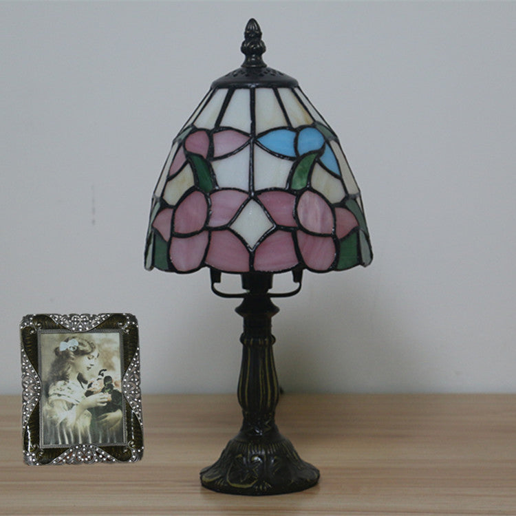 Lámpara de mesa Tiffany tradicional redonda de aleación y vidrio con pantalla cónica tipo domo de 1 luz para dormitorio 