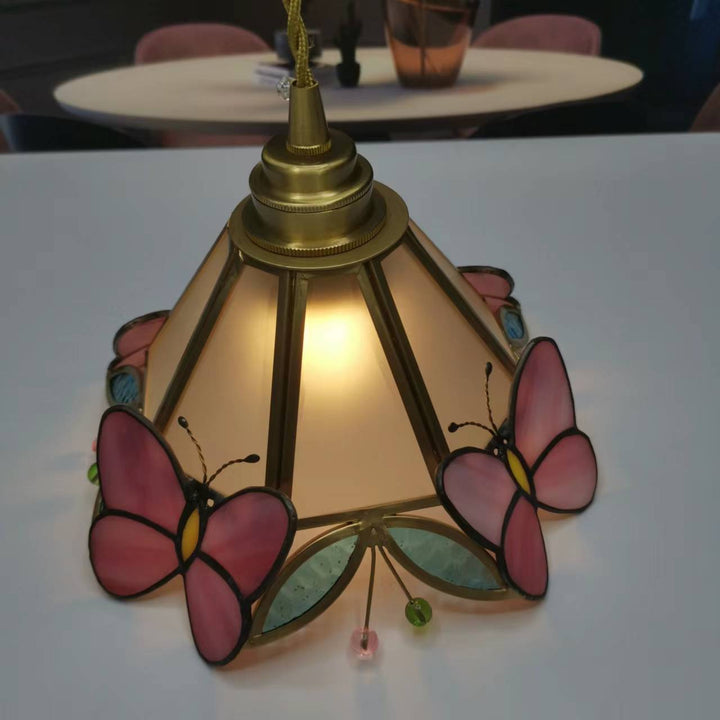 Moderne nordische 1-flammige Pendelleuchte aus Kupfer mit Schmetterlings-Buntglas in Kegelform für das Wohnzimmer 