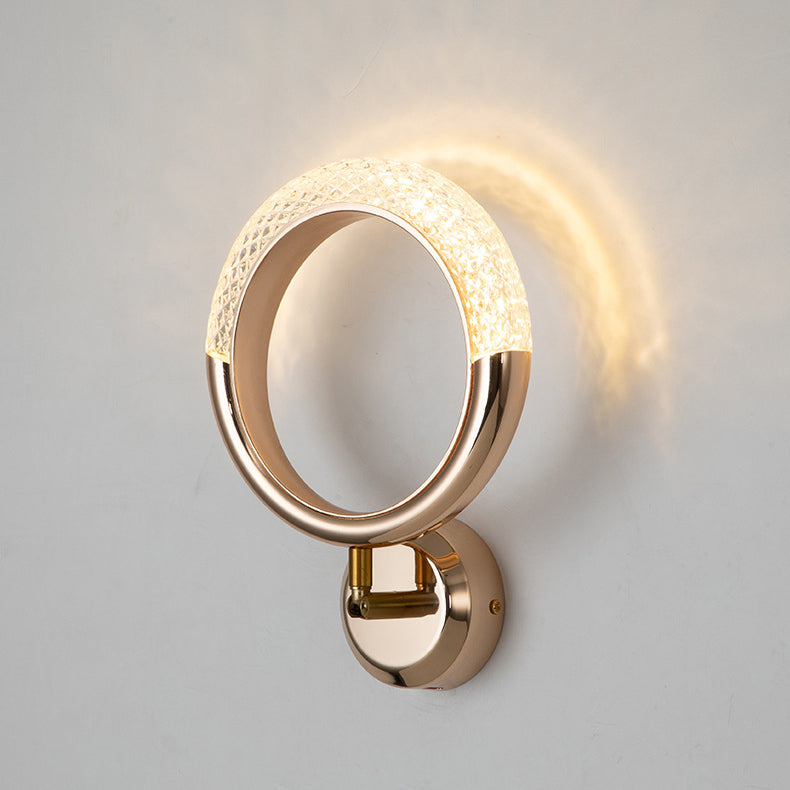 Lámpara de pared LED con pantalla de acrílico y anillo de hierro en oro rosa de lujo moderno para dormitorio 