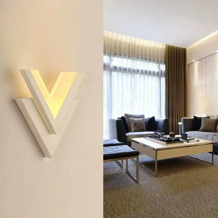مصباح حائط LED أكريليك بتصميم حديث بسيط على شكل حرف V لغرفة النوم 