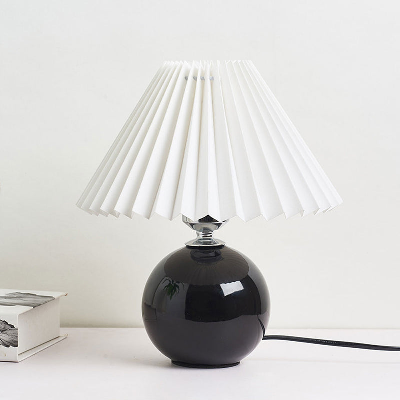 Nordic Minimalist Ceramic Pleated 1-Light Table Lamp