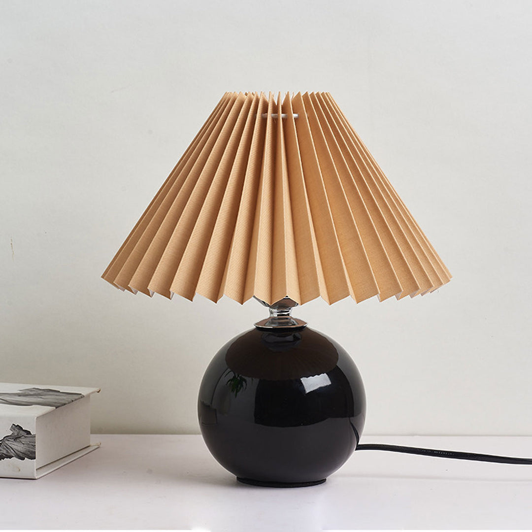 Nordic Minimalist Ceramic Pleated 1-Light Table Lamp