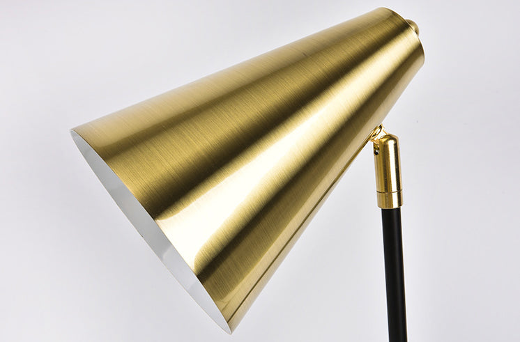 Einfache Eisen Glockenschirm Dreieck 1-Licht Tischlampe 