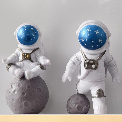 Creative Astronaut Resin Acrylic 1-Light LED Circle Wall Sconce Lamp