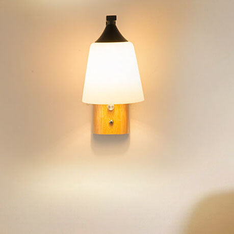 Moderne Wandleuchte mit Glockenschirm aus massivem Holz und Glas, 1-flammig 