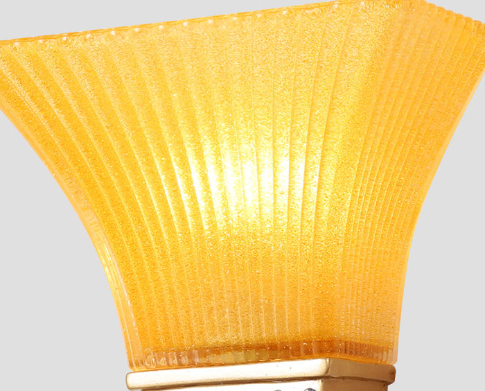 Europäische Retro-Glas-Schnitzharz-Flare 1-Licht Wandleuchte 