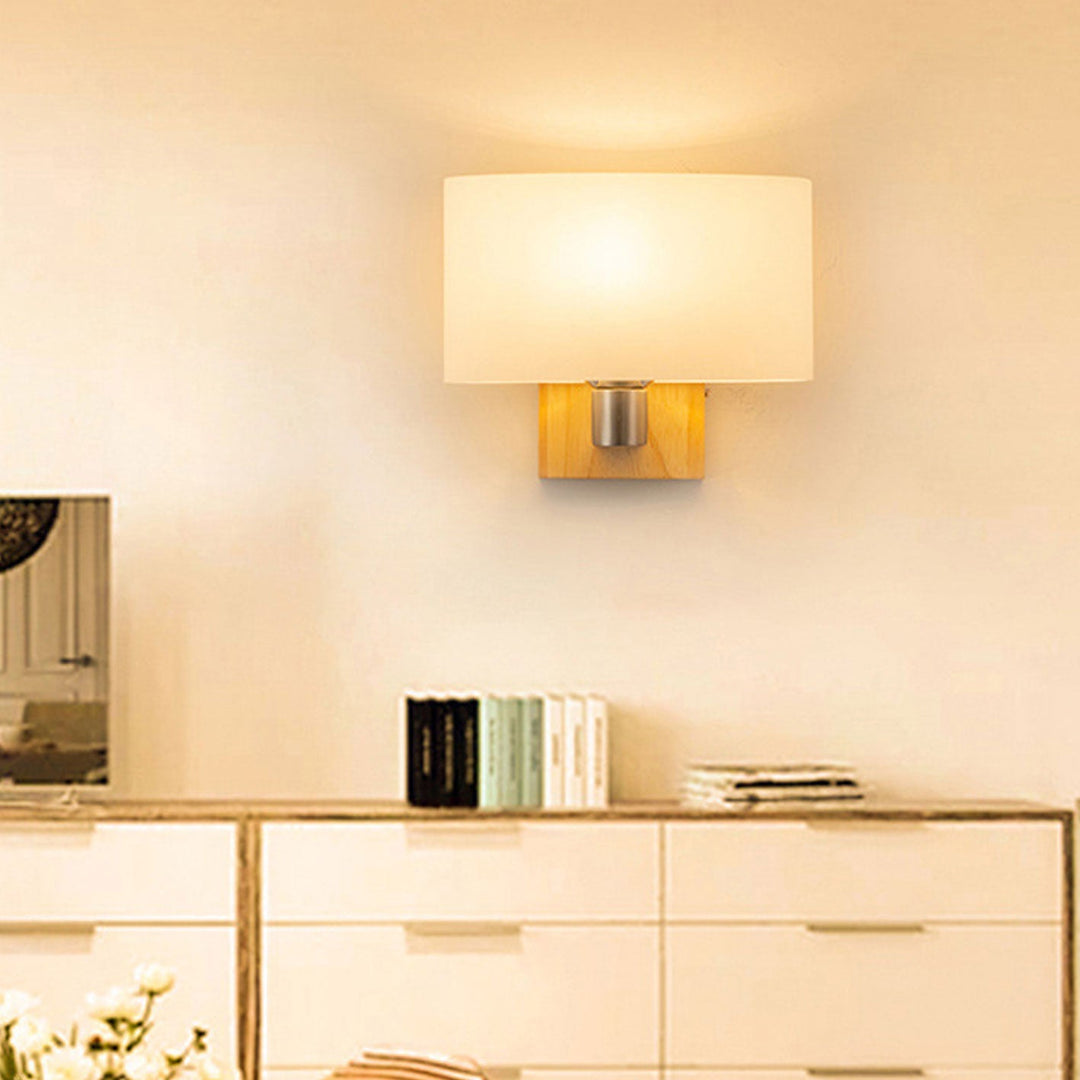 Nordische minimalistische Massivholz-Glas-Wandleuchte mit 1 Licht 
