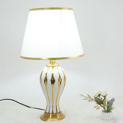 Moderne Vintage-Tischlampe mit Stoffschirm aus Keramik mit ovalem Fuß und 1 Leuchte 