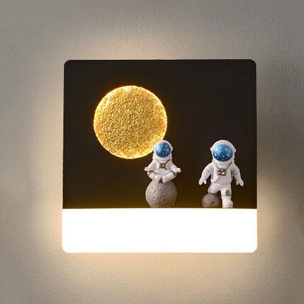 Creative Astronaut Resin Acrylic 1-Light LED Circle Wall Sconce Lamp