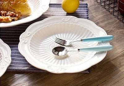 European Style Embossed White Porcelain Dinner Plate