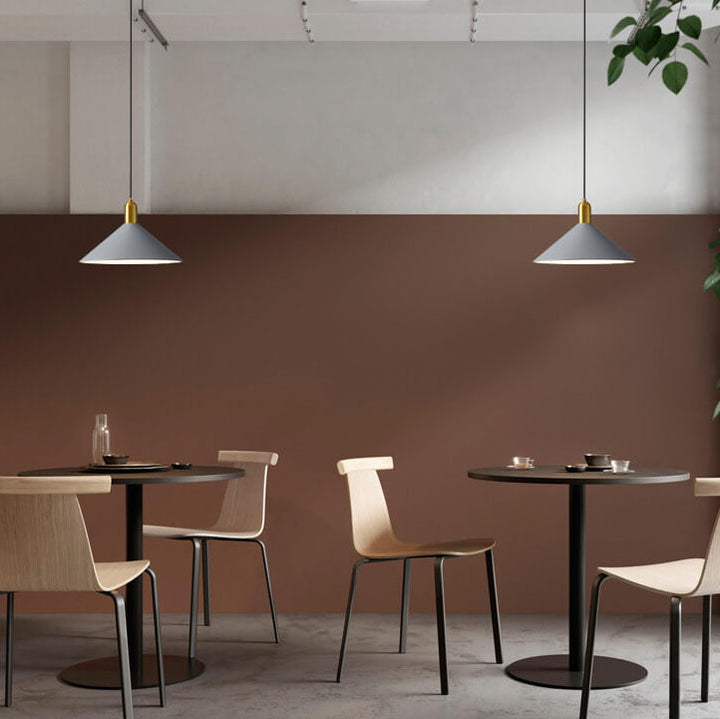 Moderne minimalistische Pendelleuchte aus Eisen mit dreieckigem Kegelschirm, 1-flammig, für das Wohnzimmer 