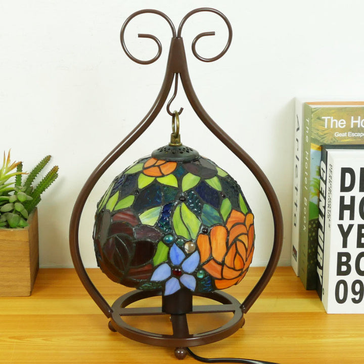 Tiffany-Tischlampe im traditionellen europäischen Stil mit herzförmigem Buntglas und Eisen, 1-flammig, für das Schlafzimmer 
