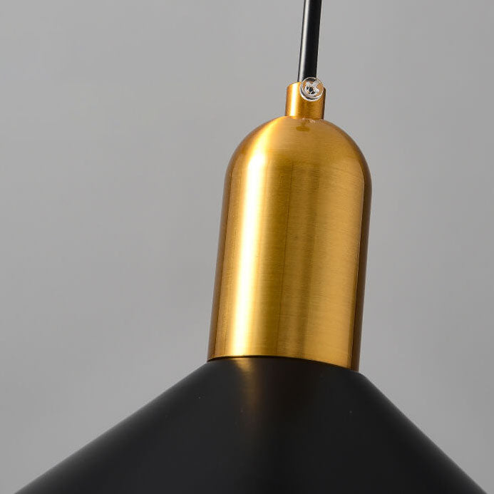 Moderne minimalistische Pendelleuchte aus Eisen mit dreieckigem Kegelschirm, 1-flammig, für das Wohnzimmer 