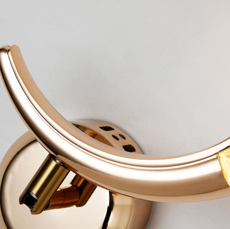 Lámpara de pared LED con pantalla de acrílico y anillo de hierro en oro rosa de lujo moderno para dormitorio 
