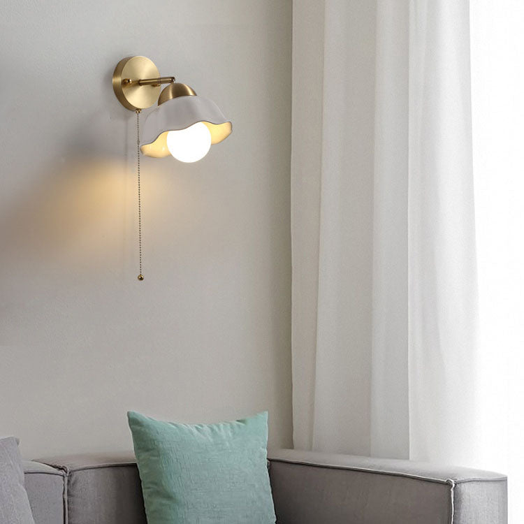 Moderne minimalistische florale LED-Wandleuchte mit Zugschnur aus Kupferkeramik