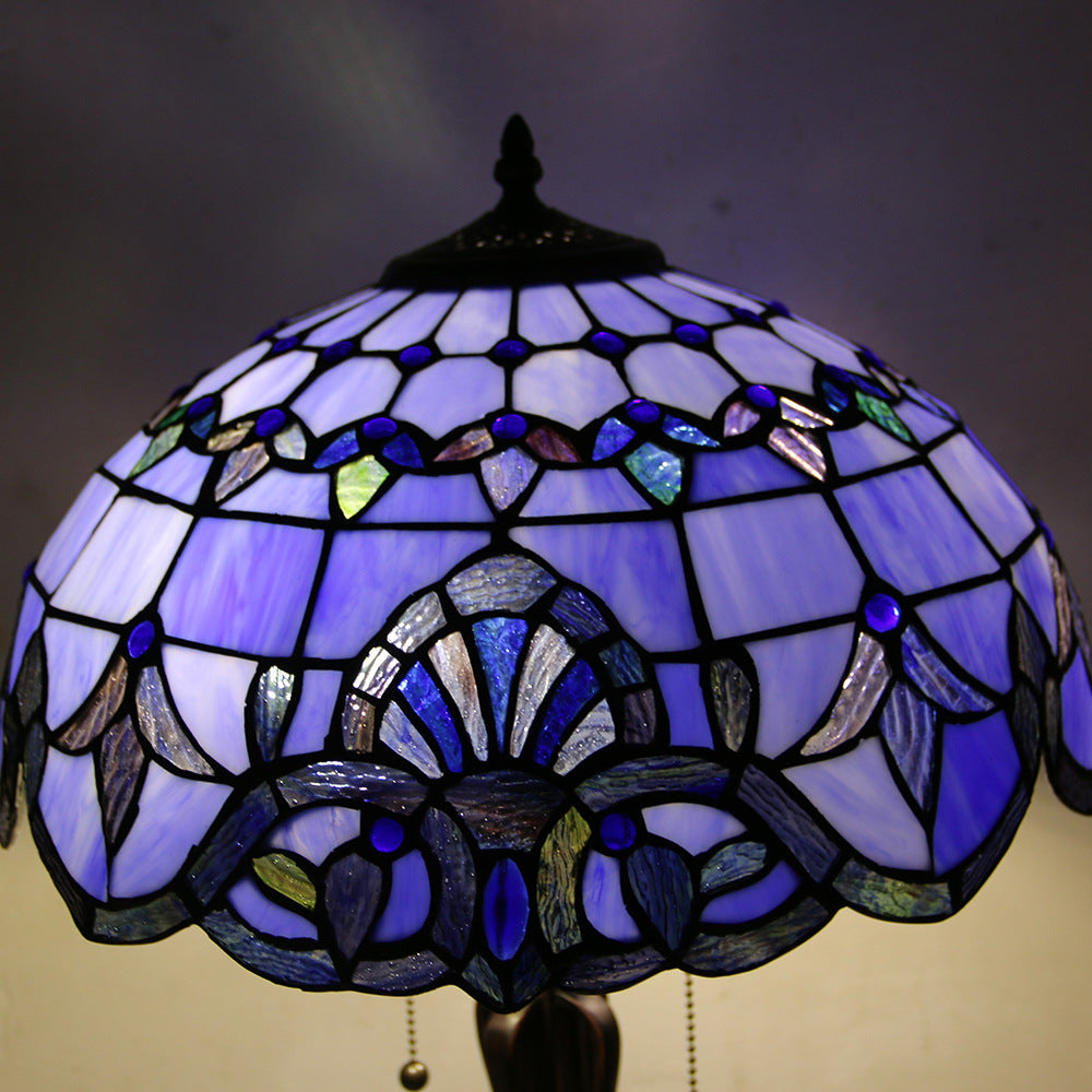 Traditionelle 2-flammige Tiffany-Tischlampe aus Buntglas mit konischem Zugschalter für das Schlafzimmer 