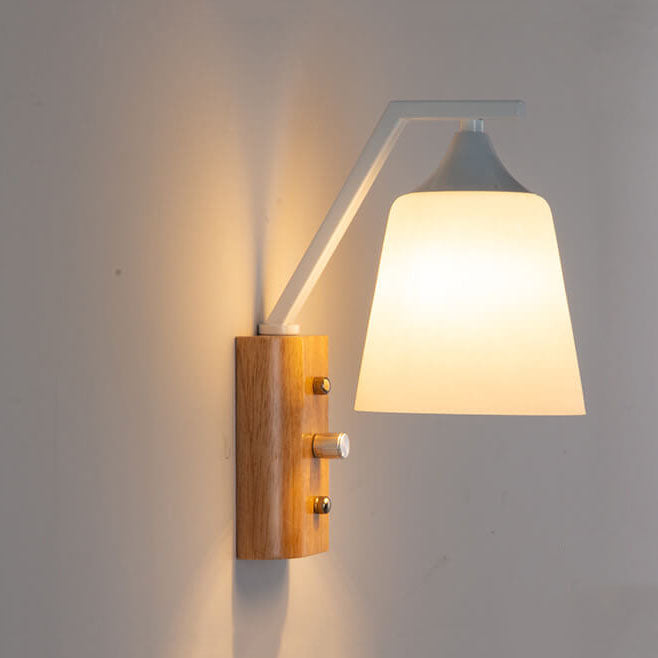 Moderne Wandleuchte mit Glockenschirm aus massivem Holz und Glas, 1-flammig 