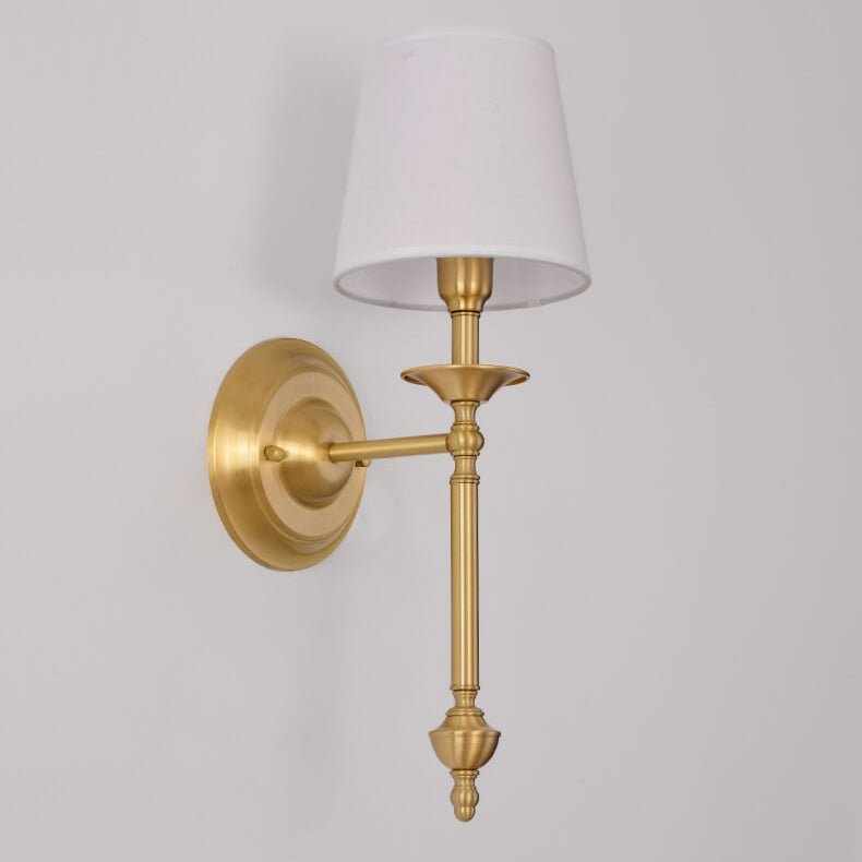 Moderne Wandleuchte mit Messing-Fassung und Stoffschirm für 1/2 Licht 