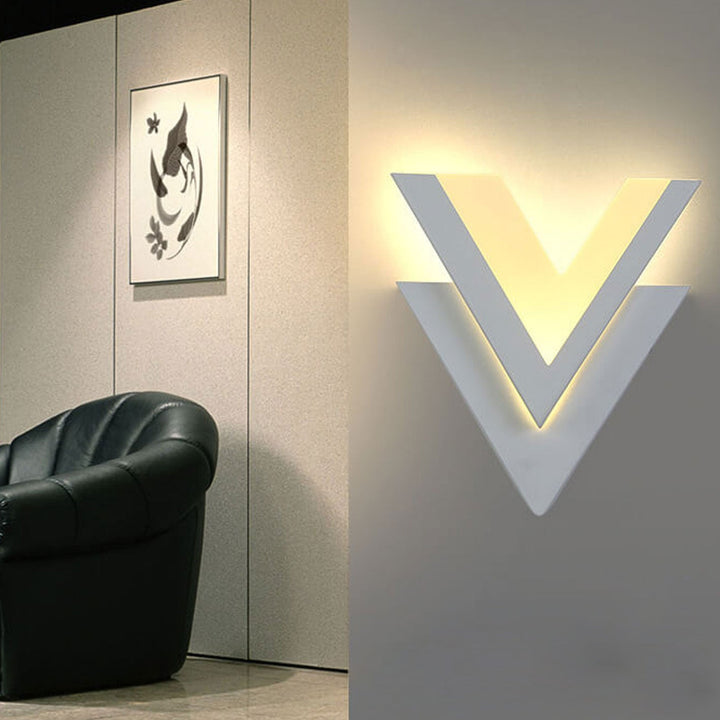 Aplique de pared LED en forma de V de hierro y acrílico de estilo minimalista moderno 