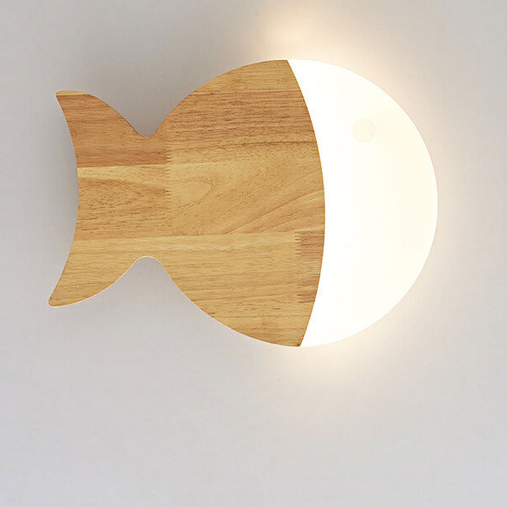 Nordische minimalistische Fisch-LED-Wandleuchte aus Eichenholz 