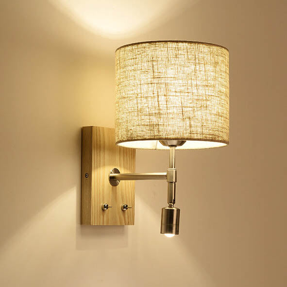 Aplique de pared de 1 luz con base de madera y pantalla de tela moderna 