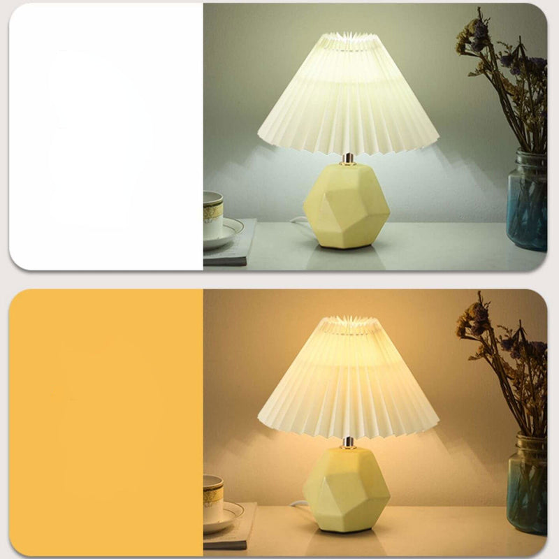 Lampe de table 1 lumière avec abat-jour plissé jaune lait nordique et base en céramique géométrique 